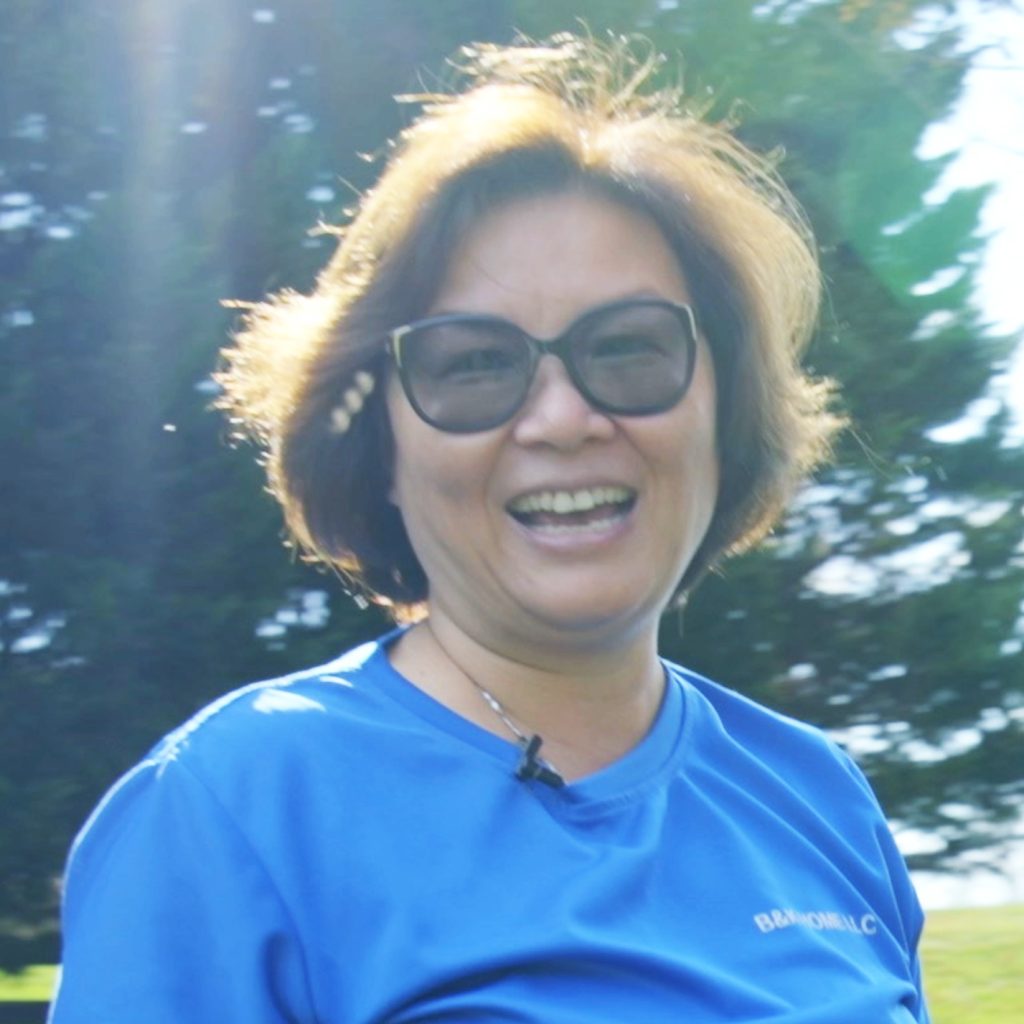 Hannah He,屋顶与外墙维护专家,BNK Home负责人,户外拍摄形象照